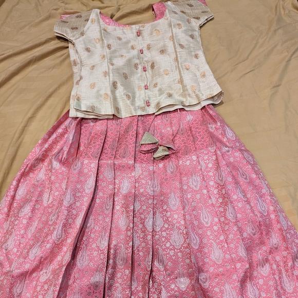 Kids lehenga Silk skirt and blouse Indian pakistani - Picture 2 of 3